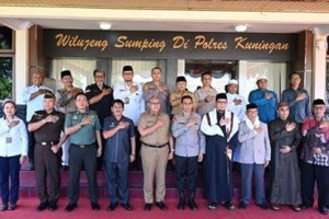 Kapolda Jabar berfoto bersama usai kegiatgan.